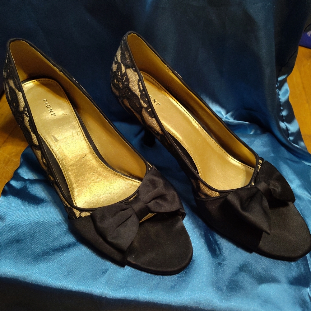 Black Fioni lace peep toe heels 9.5